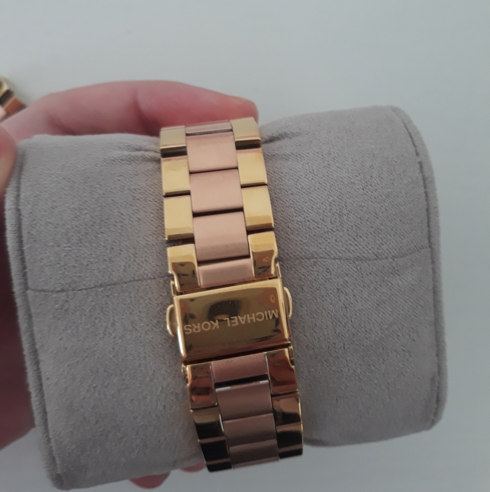 NWOT pink and gold Michael Kors watch - Picture 3 of 7
